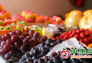 天氣炎熱 消暑水果受青睞 ()